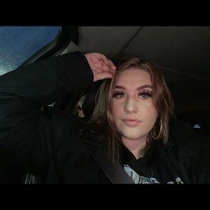 Meet your Posher, Chloe